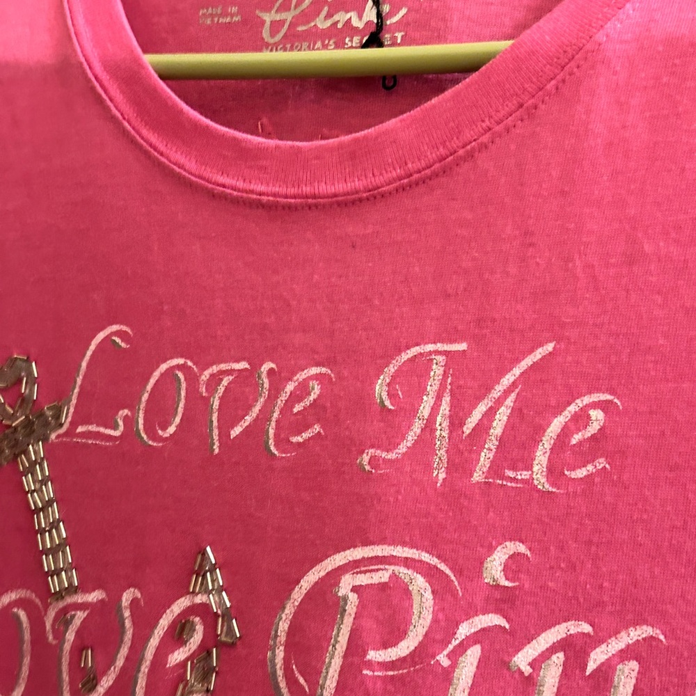Beautiful VS Pink vintage htf Graphic Barbie Pink T-Shirt! - Picture 6 of 8